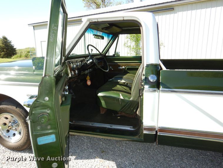 image for item DN7393 1972 Chevrolet Cheyenne 10  pickup truck