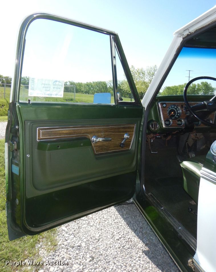 image for item DN7393 1972 Chevrolet Cheyenne 10  pickup truck