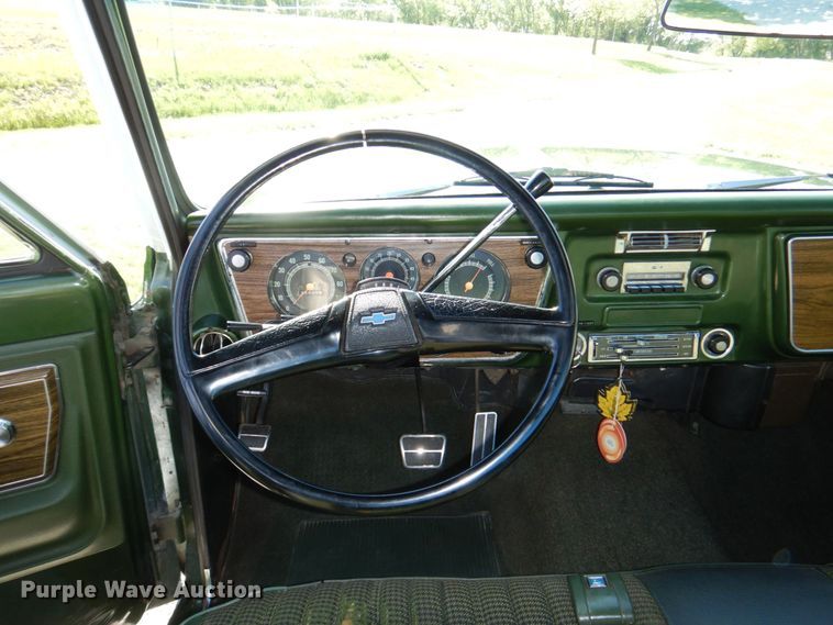 image for item DN7393 1972 Chevrolet Cheyenne 10  pickup truck