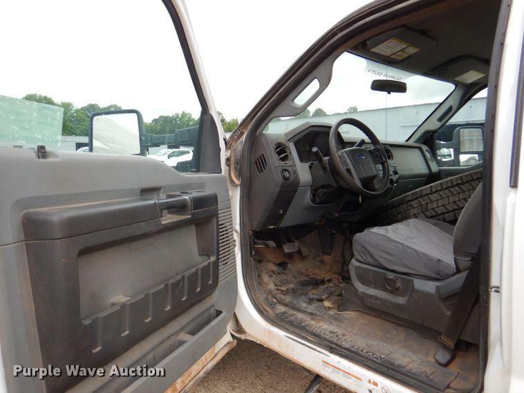image for item DP4044 2013 Ford F550  truck cab and chassis