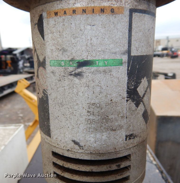 image for item DR0376 (3) Tiger 500 hydraulic tanks