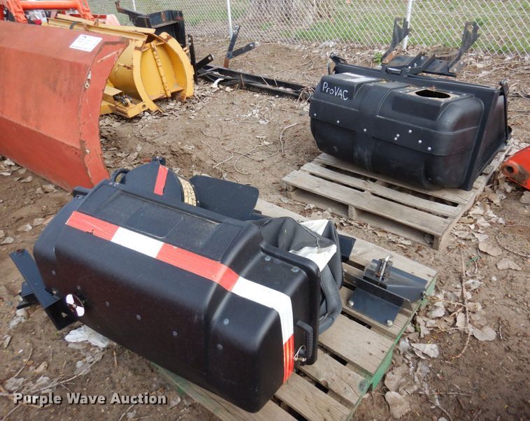 image for item DR0406 (2) lawn mower baggers