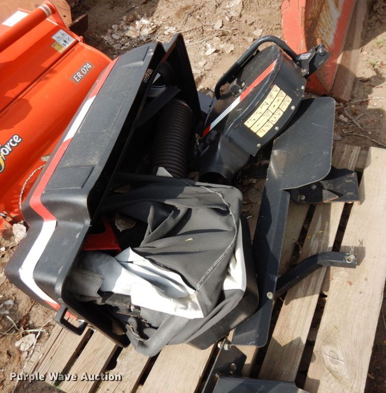 image for item DR0406 (2) lawn mower baggers