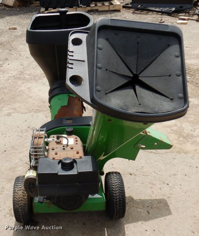 image for item DR0418 John Deere CS8  wood chipper