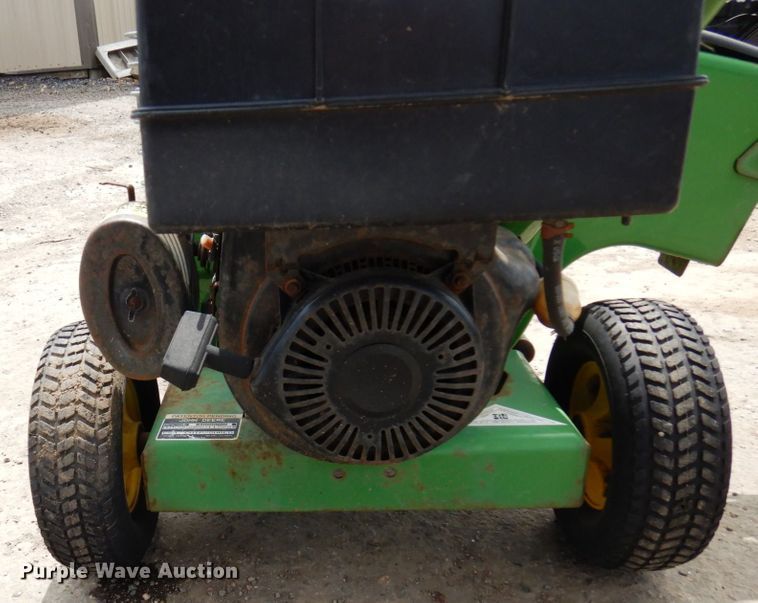 image for item DR0418 John Deere CS8  wood chipper