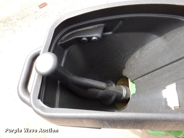 image for item DR0418 John Deere CS8  wood chipper