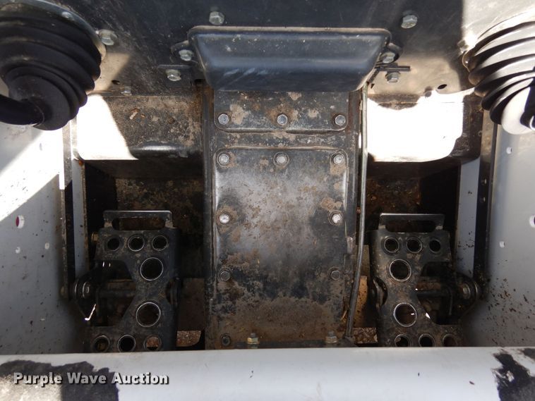 image for item DR1175 2011 Bobcat S130  skid steer loader