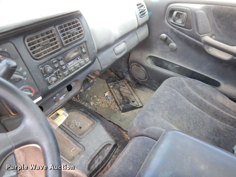 image for item DR1178 2000 Dodge Dakota  pickup truck