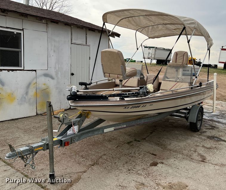 image for item DR1359 1984 Bayliner  boat