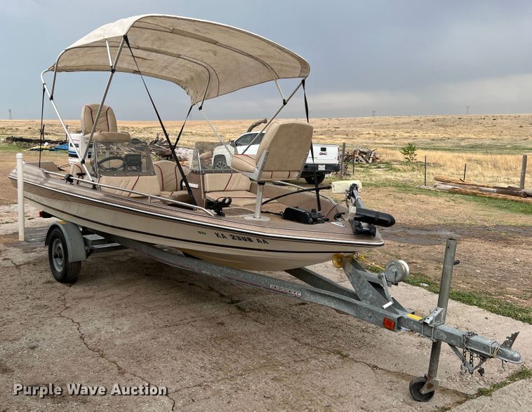 image for item DR1359 1984 Bayliner  boat