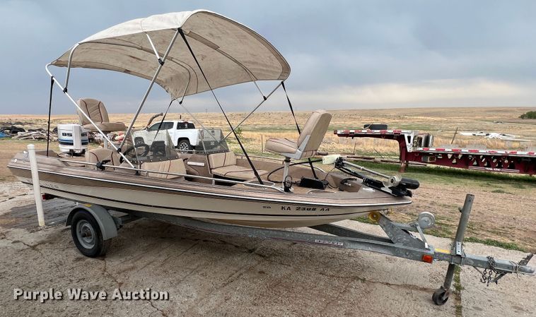 image for item DR1359 1984 Bayliner  boat