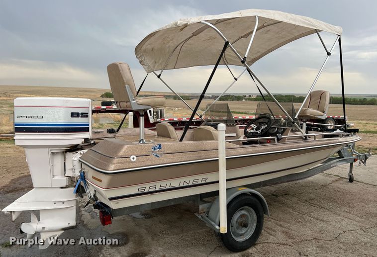image for item DR1359 1984 Bayliner  boat