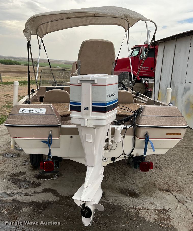 image for item DR1359 1984 Bayliner  boat