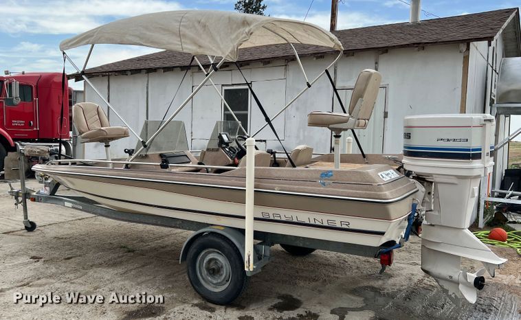 image for item DR1359 1984 Bayliner  boat
