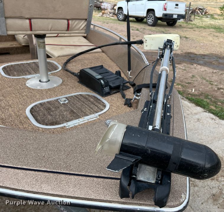 image for item DR1359 1984 Bayliner  boat