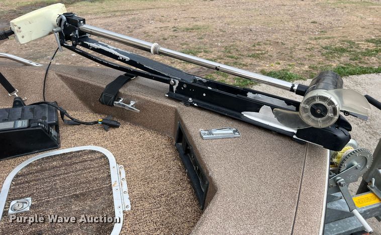 image for item DR1359 1984 Bayliner  boat