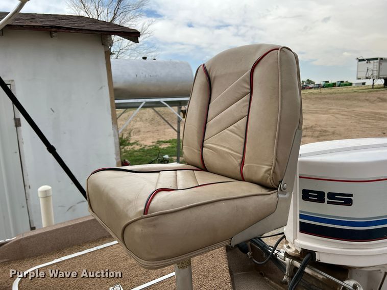 image for item DR1359 1984 Bayliner  boat