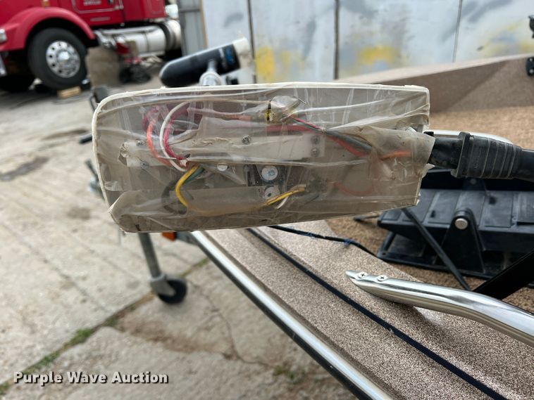 image for item DR1359 1984 Bayliner  boat