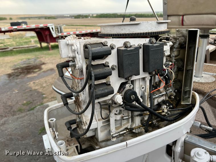 image for item DR1359 1984 Bayliner  boat