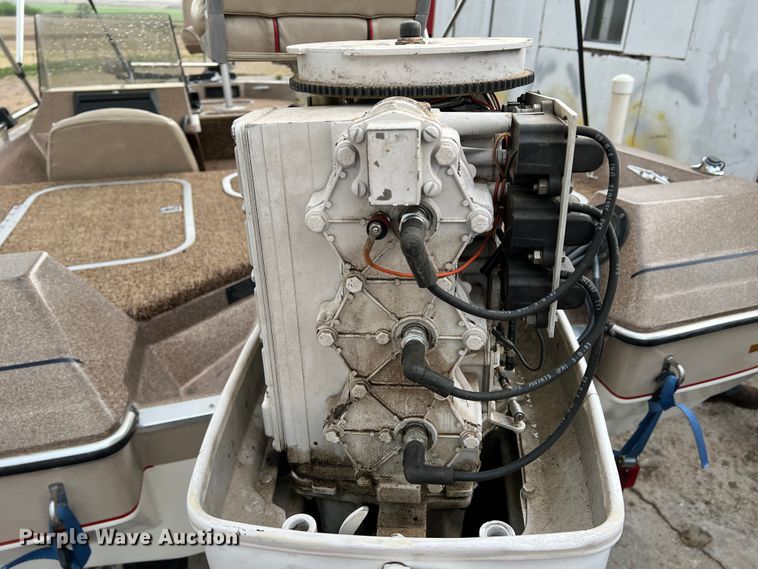 image for item DR1359 1984 Bayliner  boat