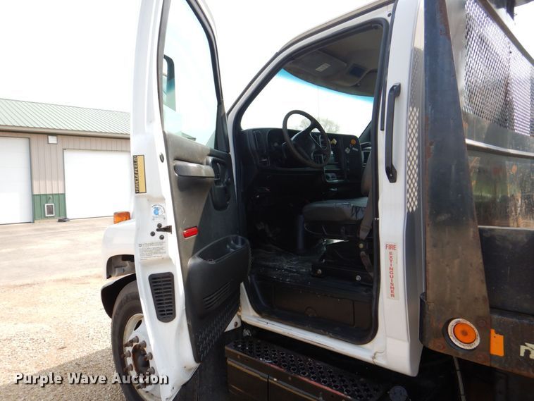 image for item DS8026 2005 Chevrolet C8500  flatbed truck