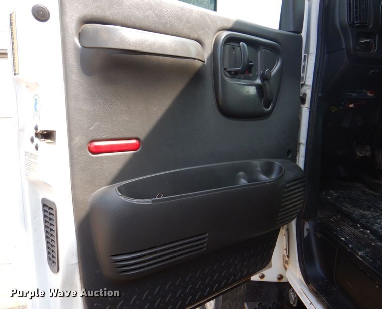 image for item DS8026 2005 Chevrolet C8500  flatbed truck