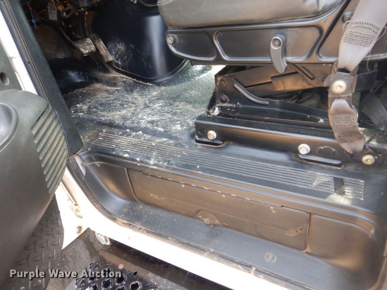 image for item DS8026 2005 Chevrolet C8500  flatbed truck