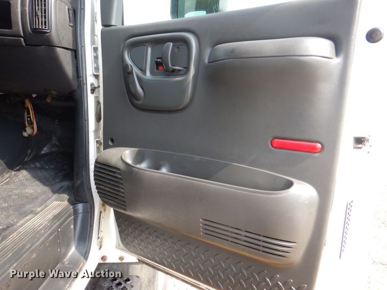 image for item DS8026 2005 Chevrolet C8500  flatbed truck