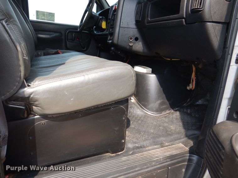 image for item DS8026 2005 Chevrolet C8500  flatbed truck