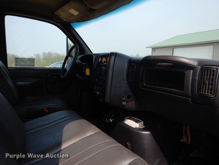 image for item DS8026 2005 Chevrolet C8500  flatbed truck