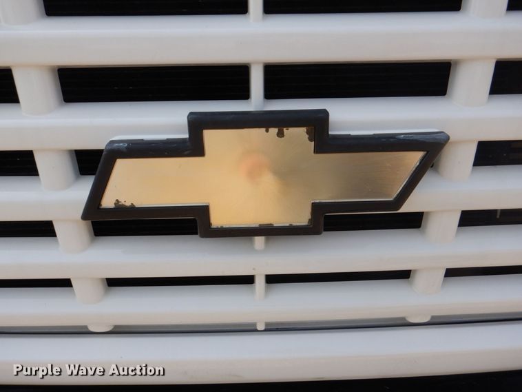 image for item DS8026 2005 Chevrolet C8500  flatbed truck