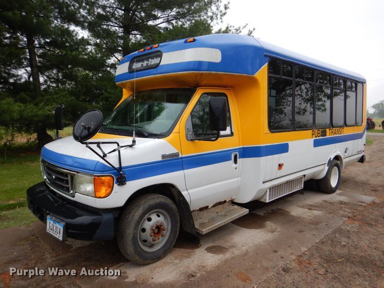 image for item DS8032 2006 Ford E450 ElDorado  shuttle bus