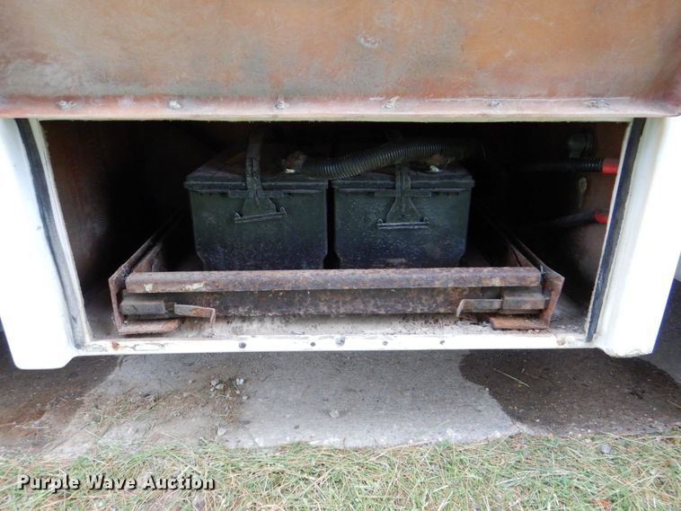 image for item DS8032 2006 Ford E450 ElDorado  shuttle bus