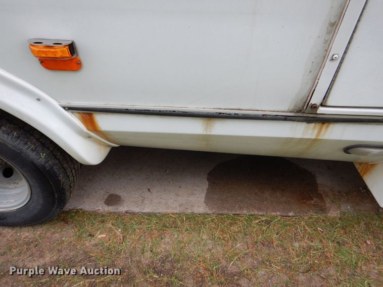 image for item DS8032 2006 Ford E450 ElDorado  shuttle bus