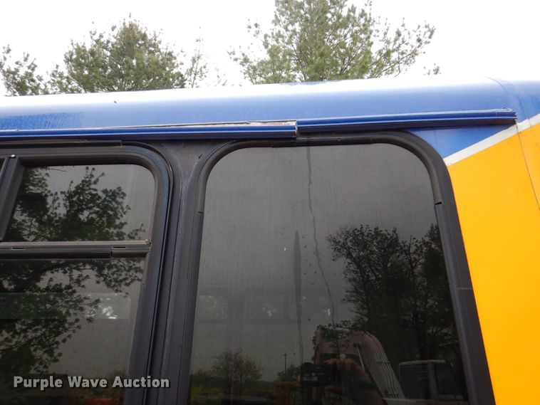 image for item DS8032 2006 Ford E450 ElDorado  shuttle bus