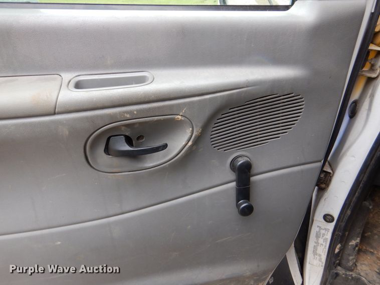 image for item DS8032 2006 Ford E450 ElDorado  shuttle bus