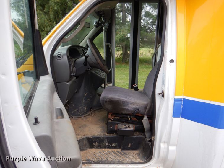 image for item DS8032 2006 Ford E450 ElDorado  shuttle bus