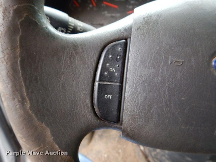 image for item DS8032 2006 Ford E450 ElDorado  shuttle bus