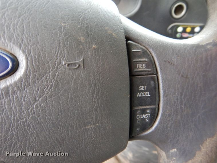 image for item DS8032 2006 Ford E450 ElDorado  shuttle bus