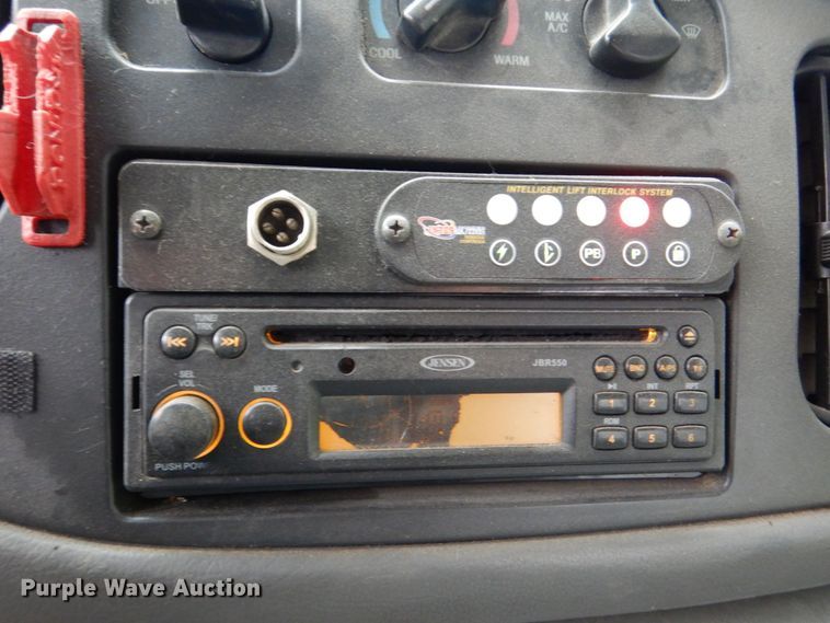 image for item DS8032 2006 Ford E450 ElDorado  shuttle bus