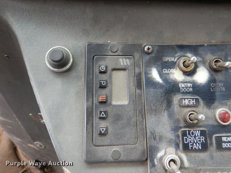 image for item DS8032 2006 Ford E450 ElDorado  shuttle bus