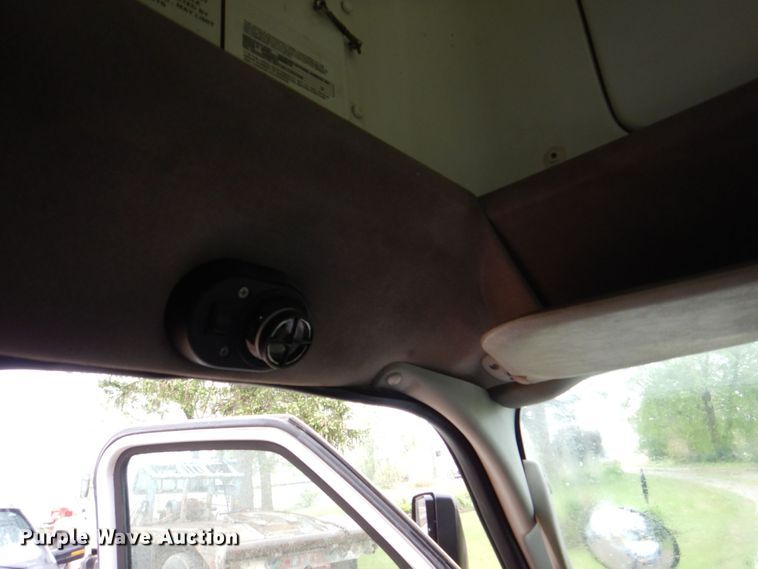 image for item DS8032 2006 Ford E450 ElDorado  shuttle bus