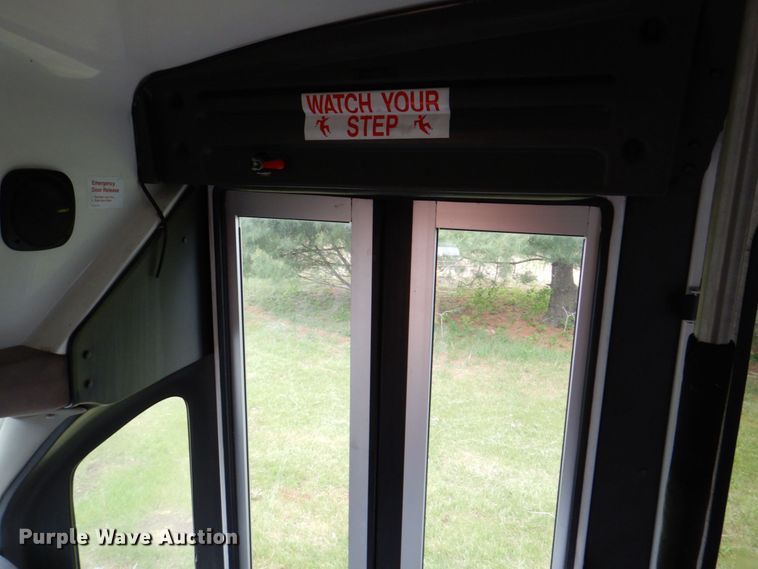 image for item DS8032 2006 Ford E450 ElDorado  shuttle bus