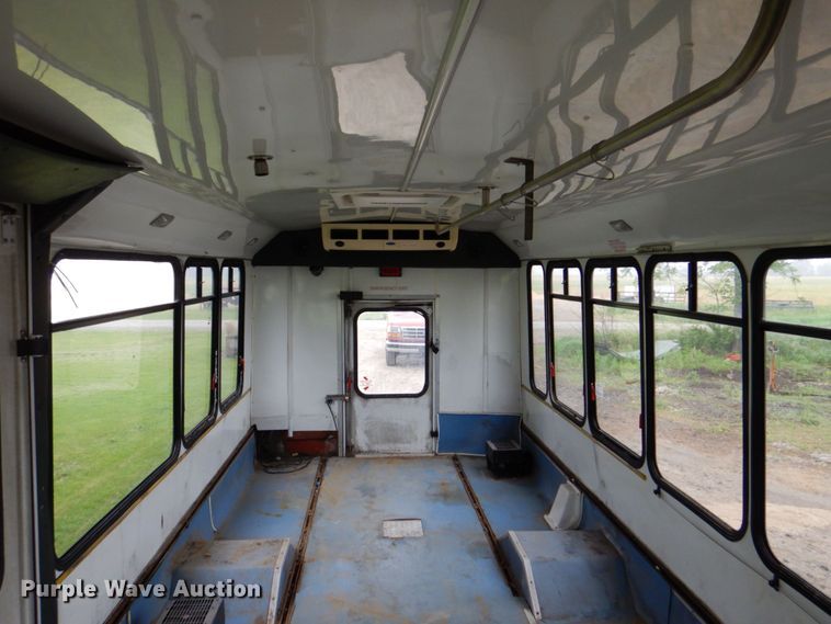 image for item DS8032 2006 Ford E450 ElDorado  shuttle bus