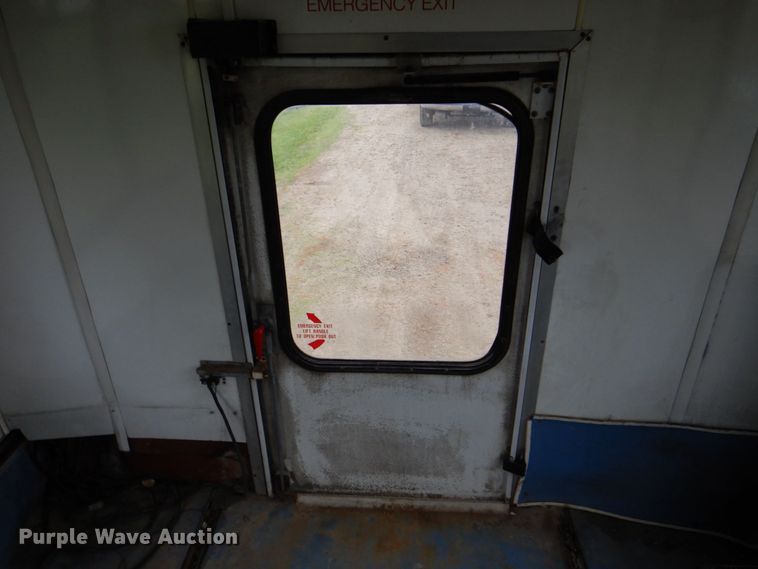 image for item DS8032 2006 Ford E450 ElDorado  shuttle bus