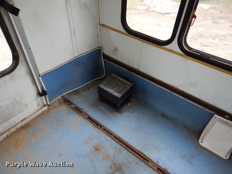 image for item DS8032 2006 Ford E450 ElDorado  shuttle bus