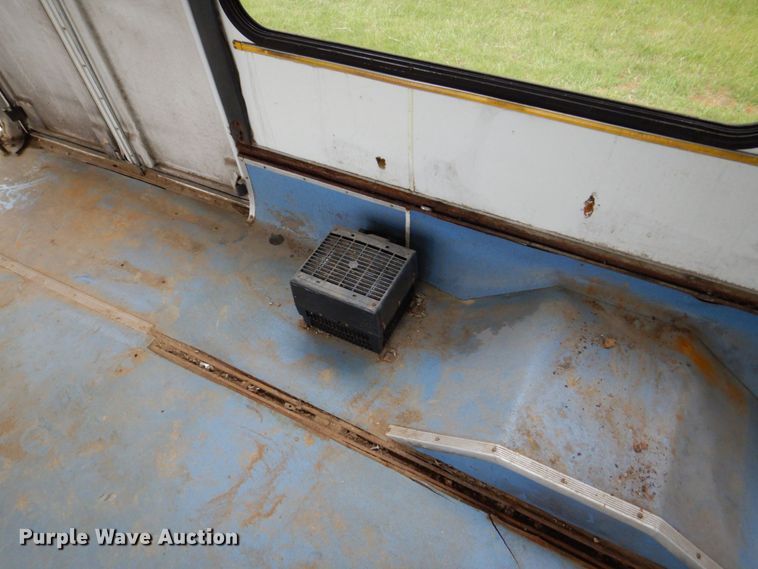 image for item DS8032 2006 Ford E450 ElDorado  shuttle bus