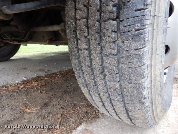 image for item DS8032 2006 Ford E450 ElDorado  shuttle bus