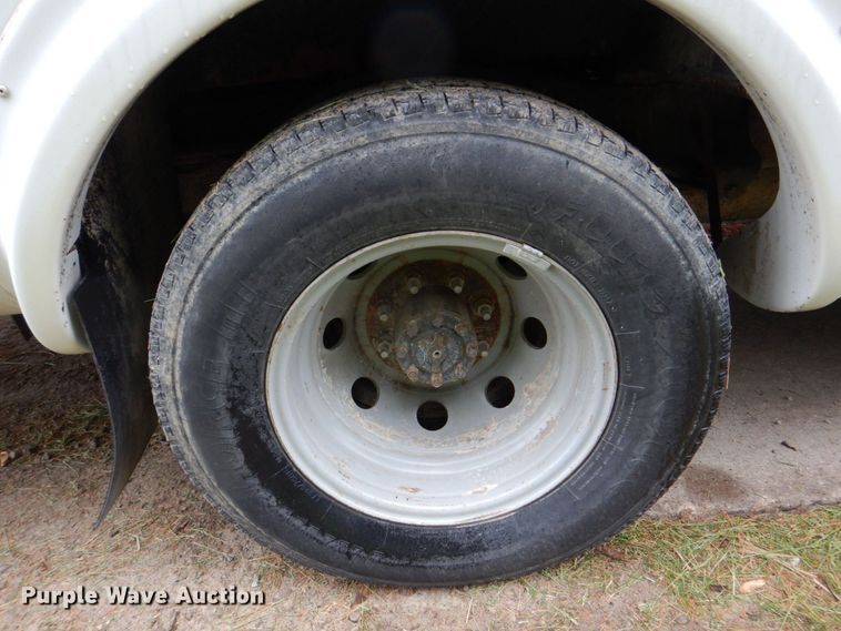 image for item DS8032 2006 Ford E450 ElDorado  shuttle bus