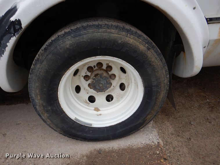 image for item DS8032 2006 Ford E450 ElDorado  shuttle bus